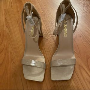 NWT Tan Heel